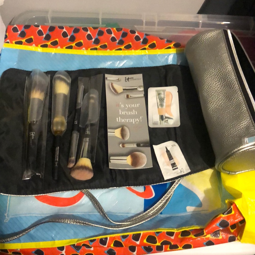 IT Cosmetic bag